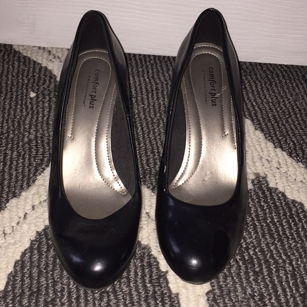 Super comfy black leather heels